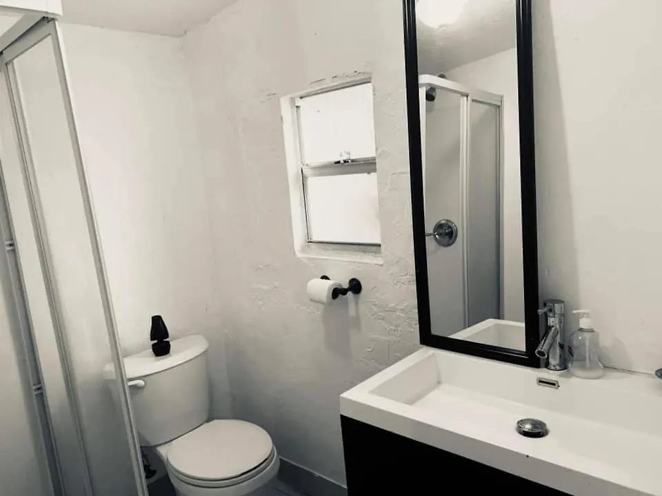 Deons Airbnb ホームステイ マイアミ