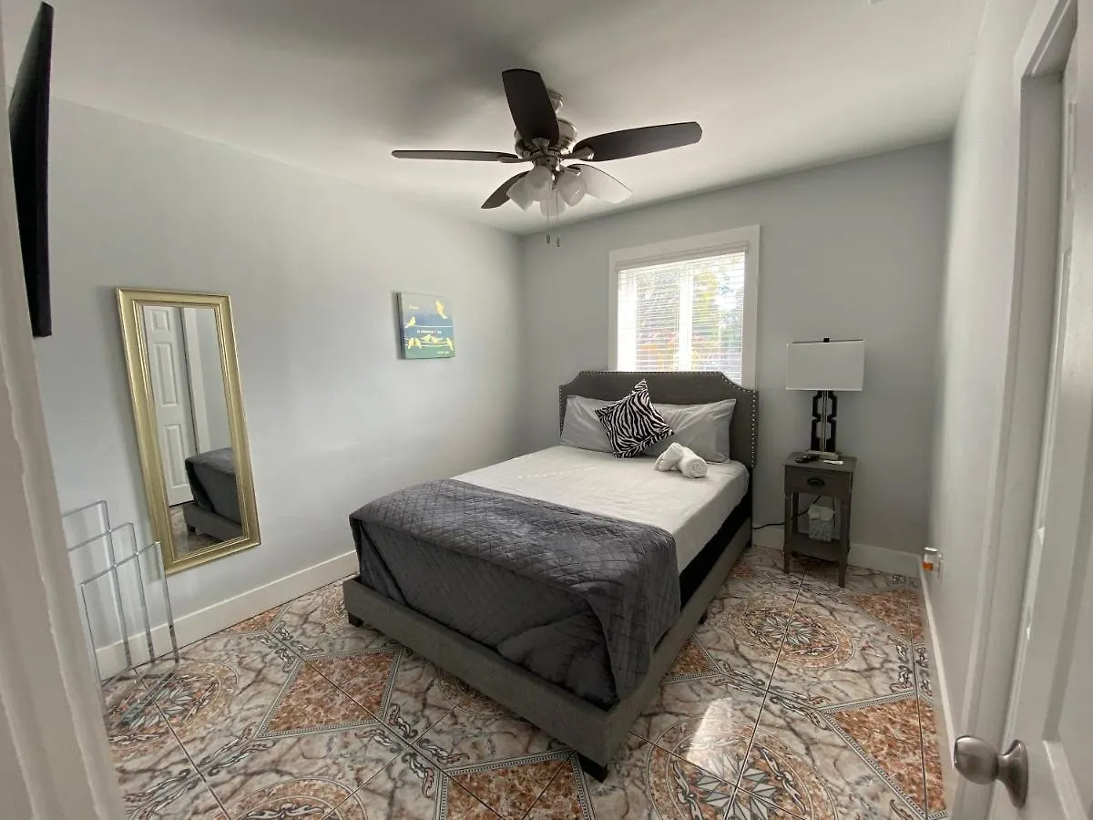 Main House 3 Bed 2 Bath & 1 Bed 1 Bath Holiday home *