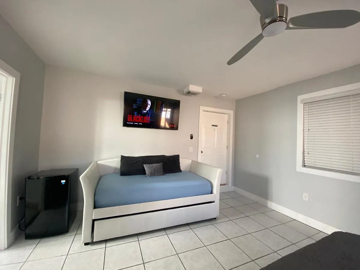 Main House 3 Bed 2 Bath & 1 Bed 1 Bath * Miami