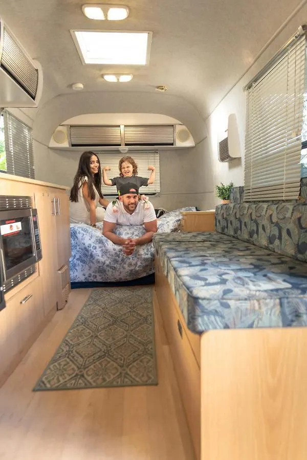 아파트 Airstream In The Center Of It *