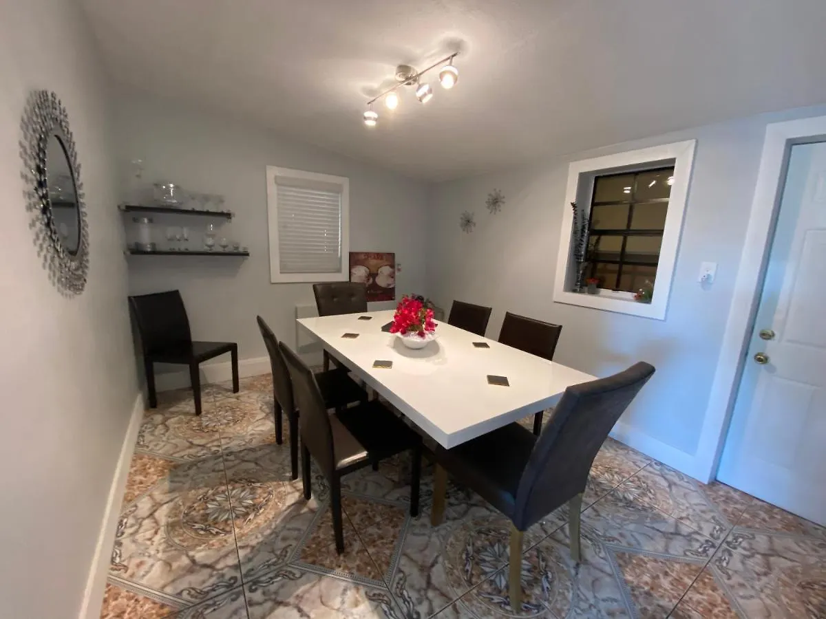 Main House 3 Bed 2 Bath & 1 Bed 1 Bath Holiday home Miami
