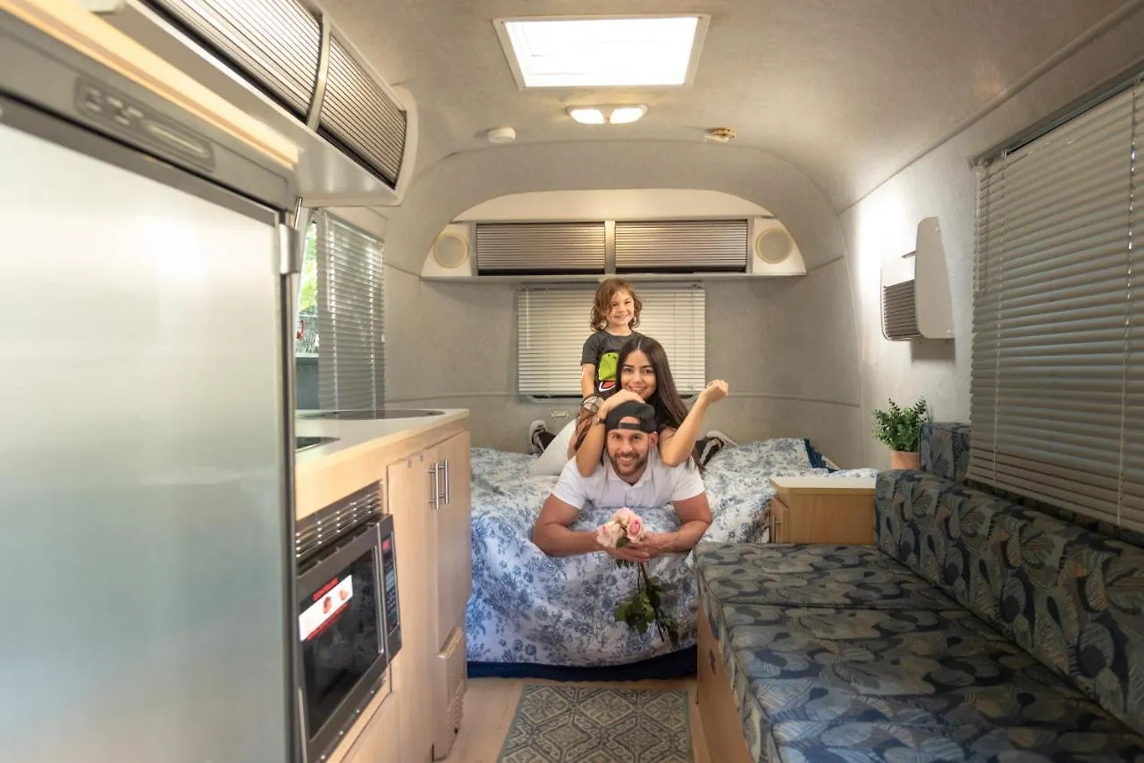 Airstream In The Center Of It 아파트 마이애미