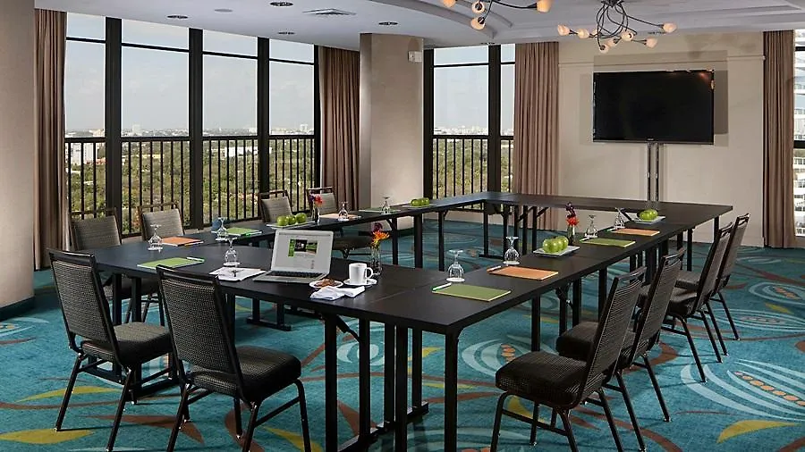 Courtyard Coconut Grove Hotel 3*