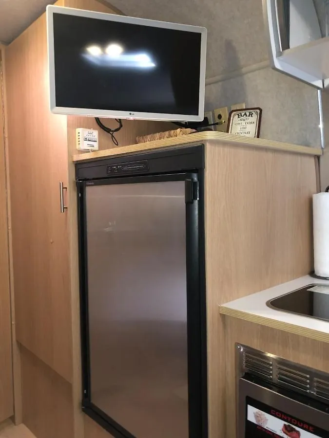 아파트 Airstream In The Center Of It