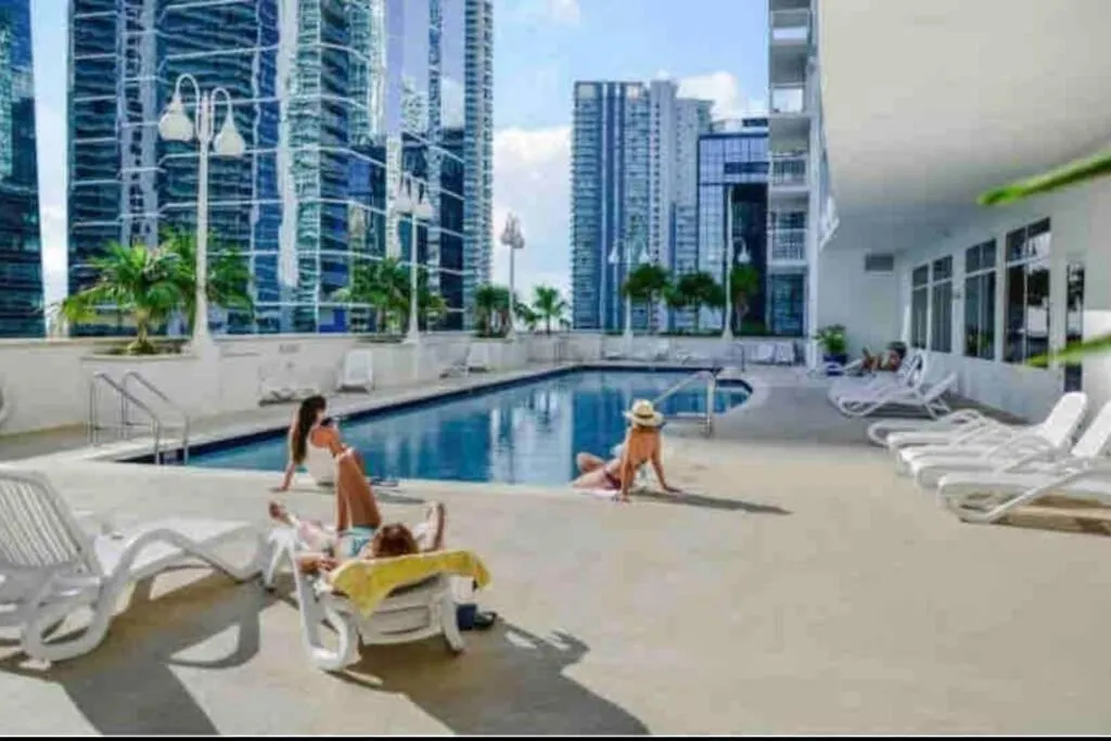Private Unit With Amenities And Parking 公寓