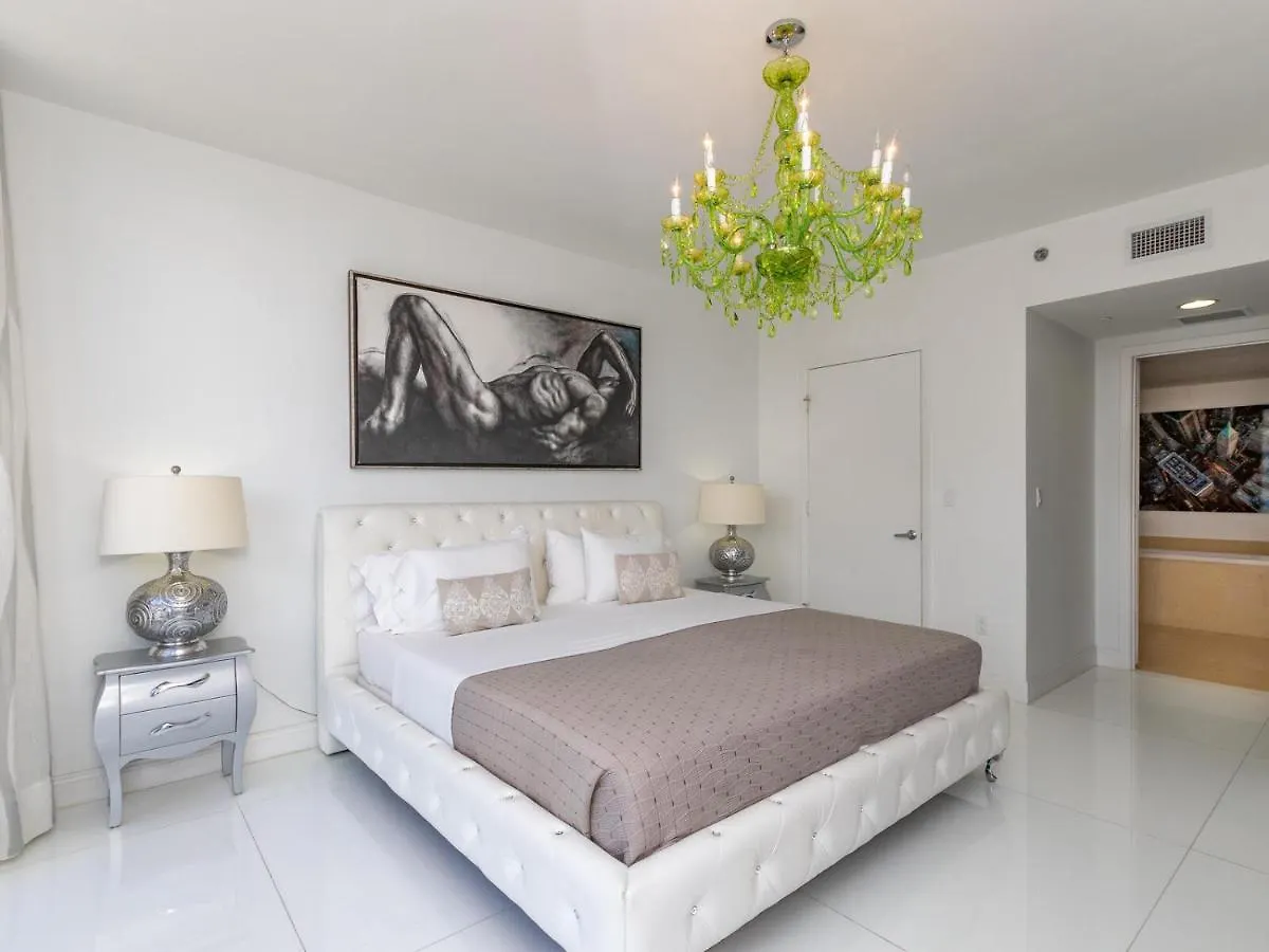 Luxury Waterfront In The Urban Oasis At Icon-brickell Free
