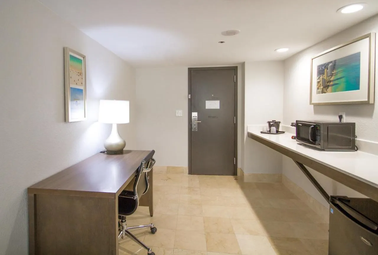 ホテル Comfort & Downtown Brickell-port Of 4*