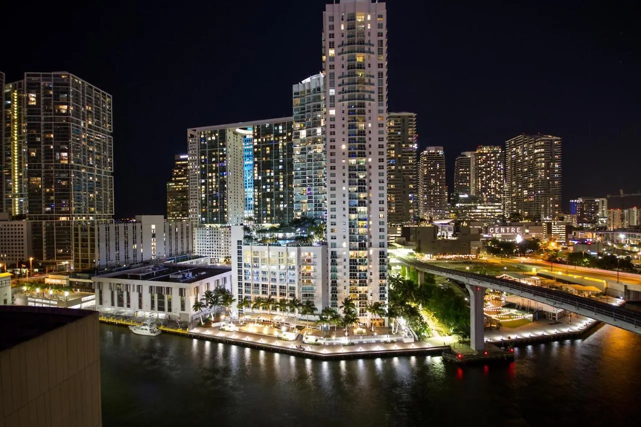 Comfort & Downtown Brickell-port Of ホテル