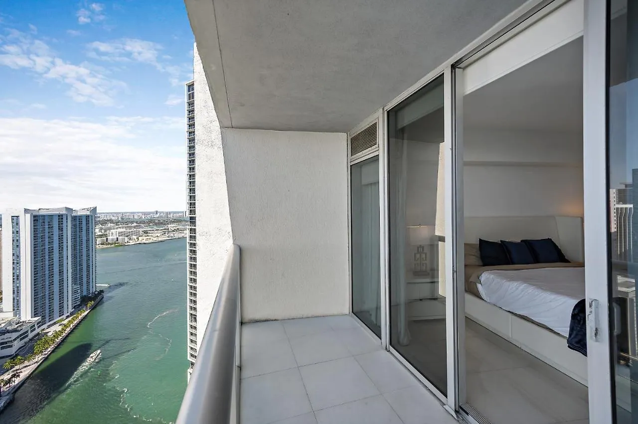 Majestic High Rise Unit With Ocean View 度假居