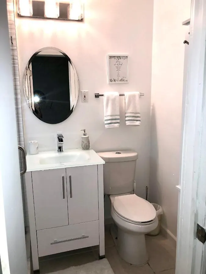 Gorgeous Beachy Chic In Key Biscayne Διαμέρισμα