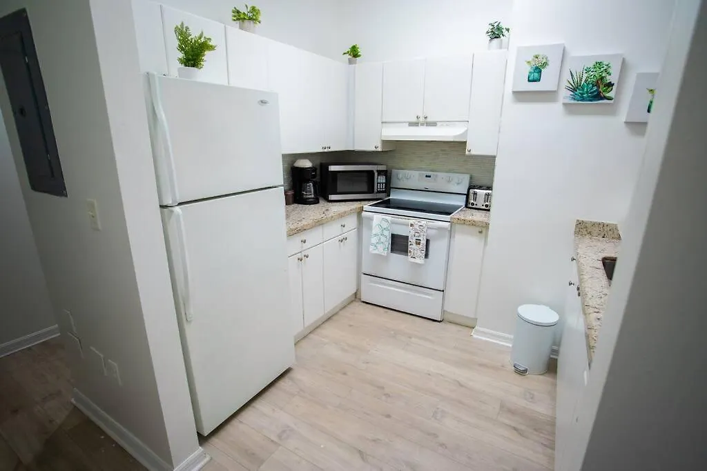 2/2.5 Apartment,7 Mins Airport, 20 Min Beach Miami