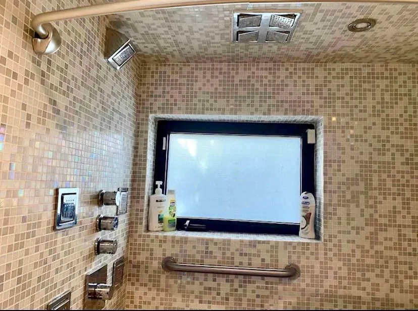 Entire Private Beautiful 2 Bedroom Den House With Gated Front&back Yard And Free Parking 10min Drive To *