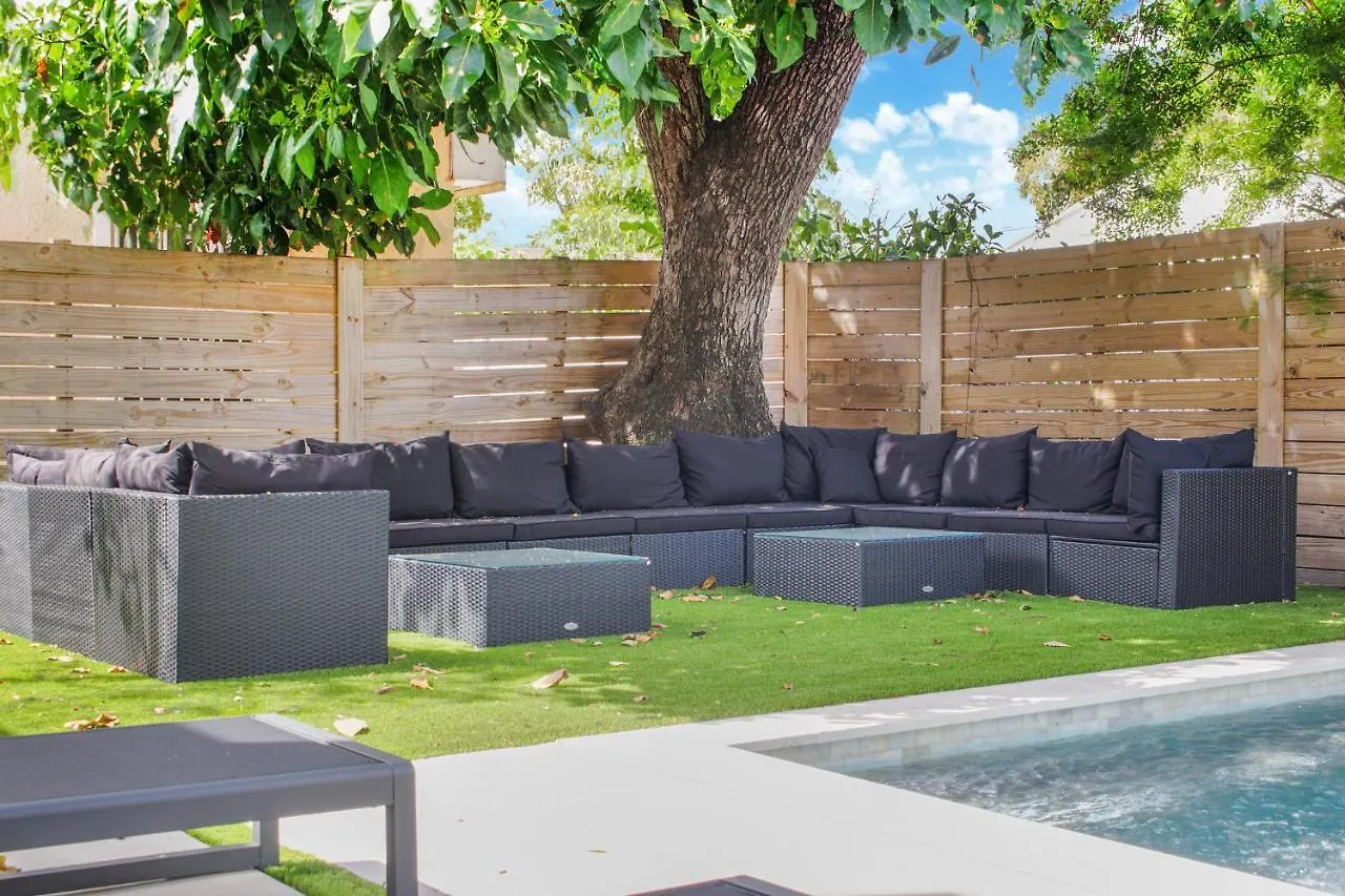 Noir Design District 4br & 2ba Sleeps 14 With Grill, Pool Table, Pool & Villa Miami