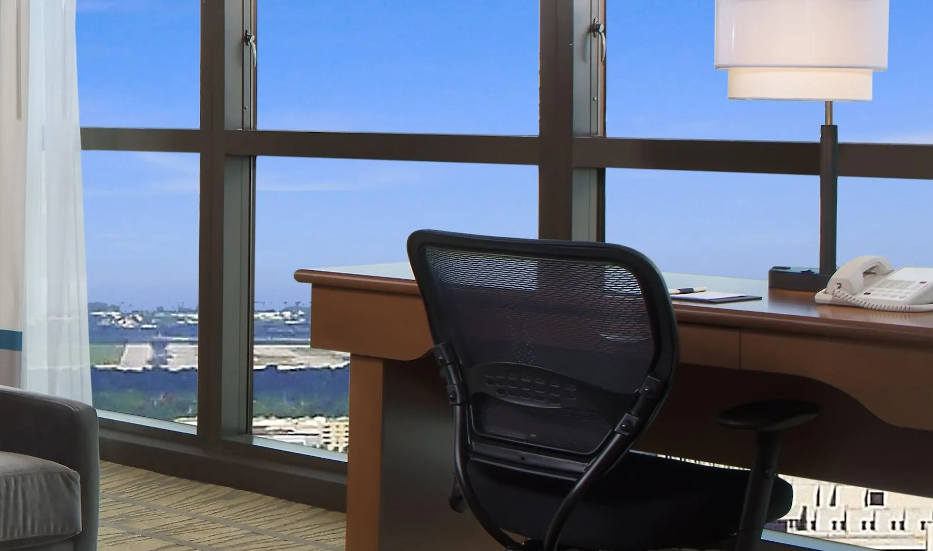 Doubletree By Hilton Airport & Convention Center Otel 4*