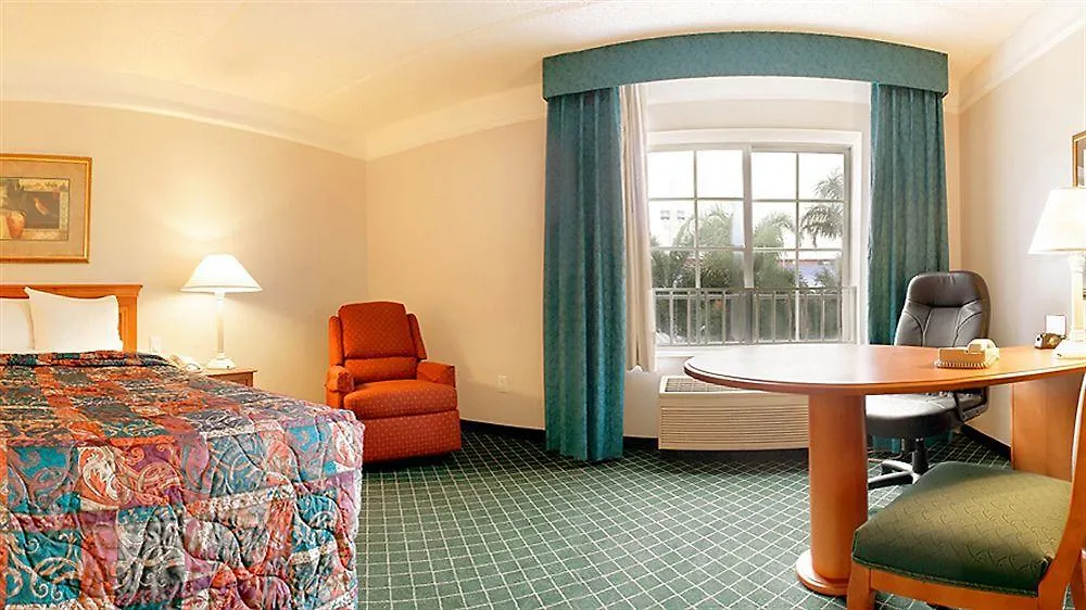 Hotel La Quinta By Wyndham Miami Airport West 3*