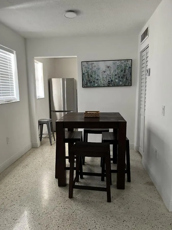 Blue-Max Apartments Miami