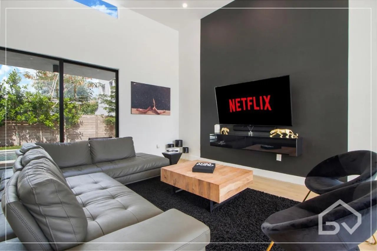 Noir Design District 4br & 2ba Sleeps 14 With Grill, Pool Table, Pool & Villa