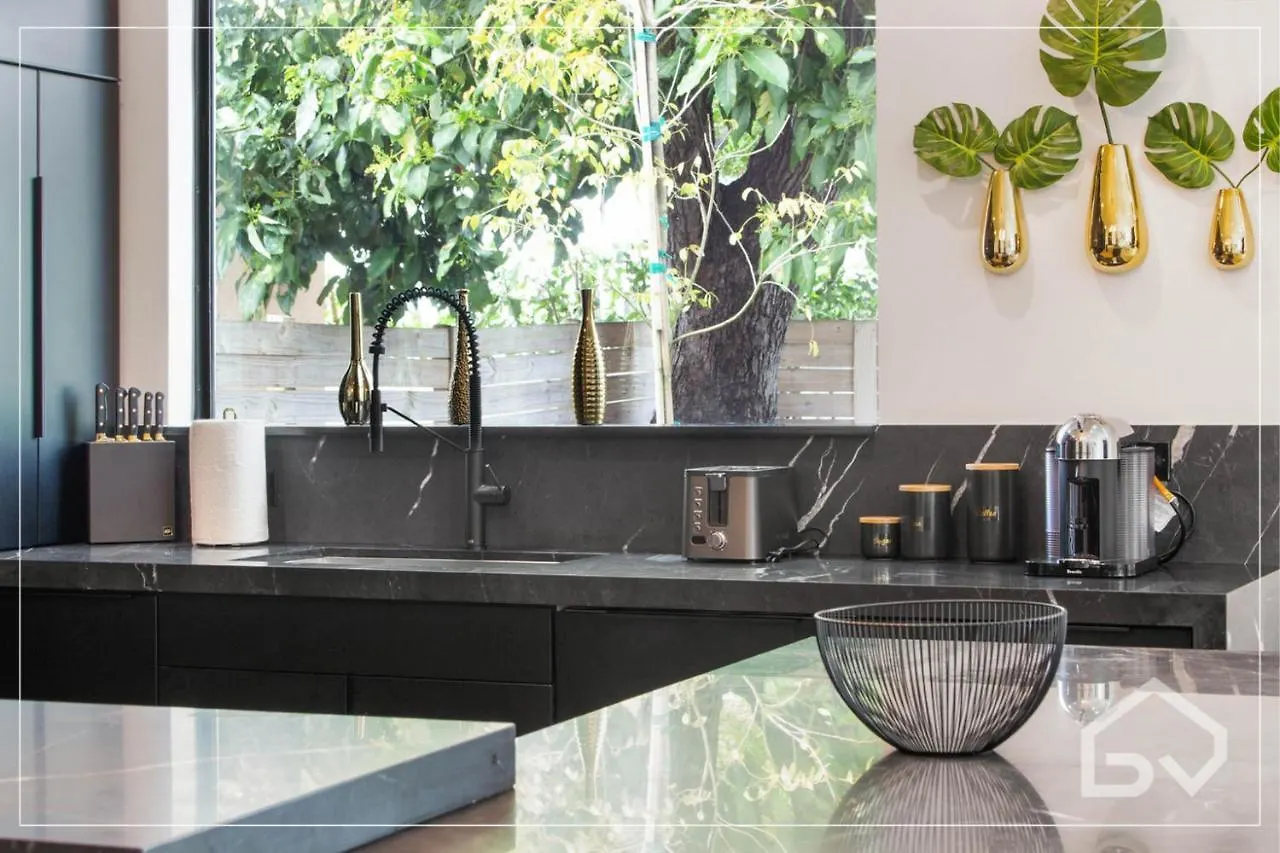 Noir Design District 4br & 2ba Sleeps 14 With Grill, Pool Table, Pool & Villa