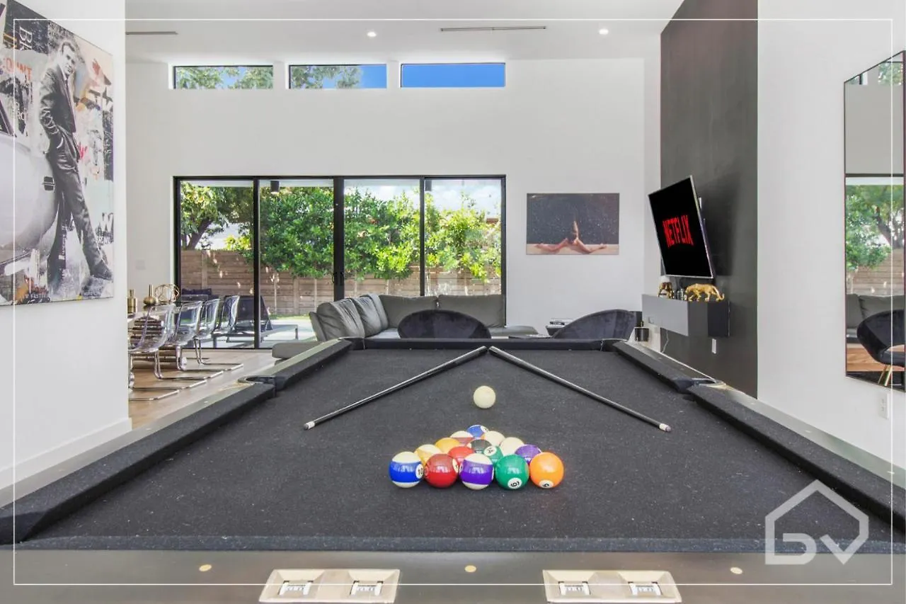 Villa Noir Design District 4br & 2ba Sleeps 14 With Grill, Pool Table, Pool & Miami
