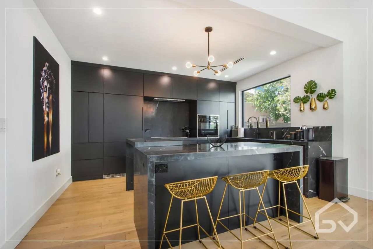 Villa Noir Design District 4br & 2ba Sleeps 14 With Grill, Pool Table, Pool &