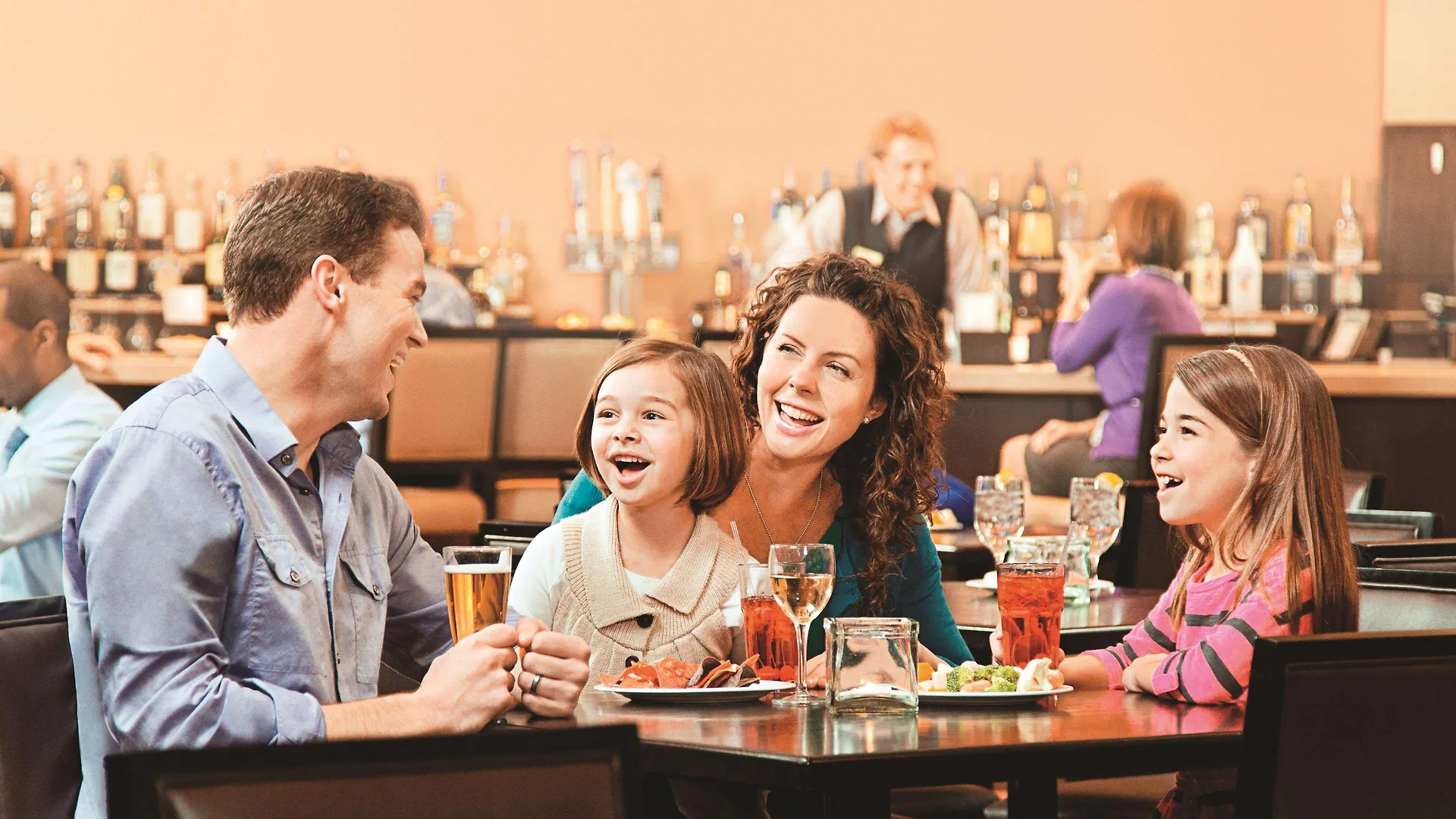 מלון Embassy By Hilton International Airport 4*