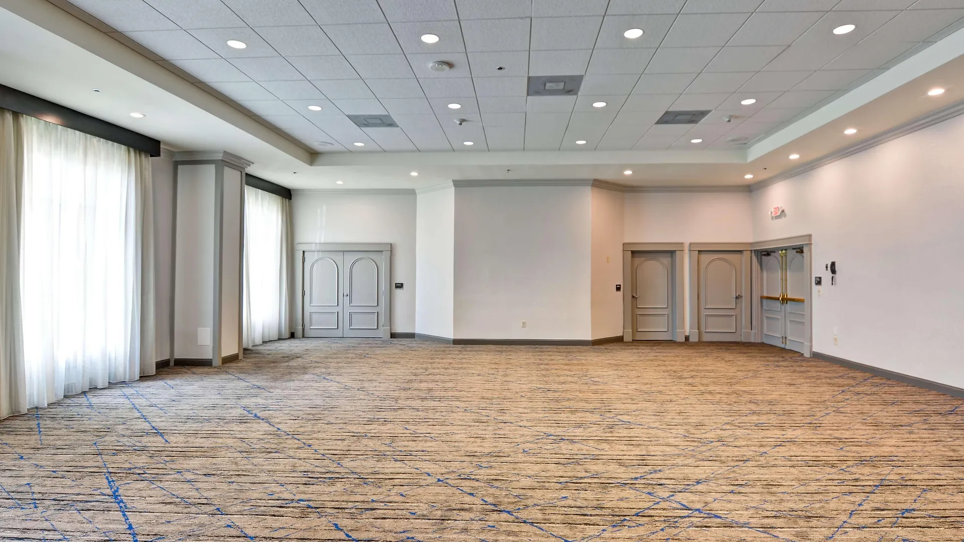 Embassy By Hilton International Airport מלון