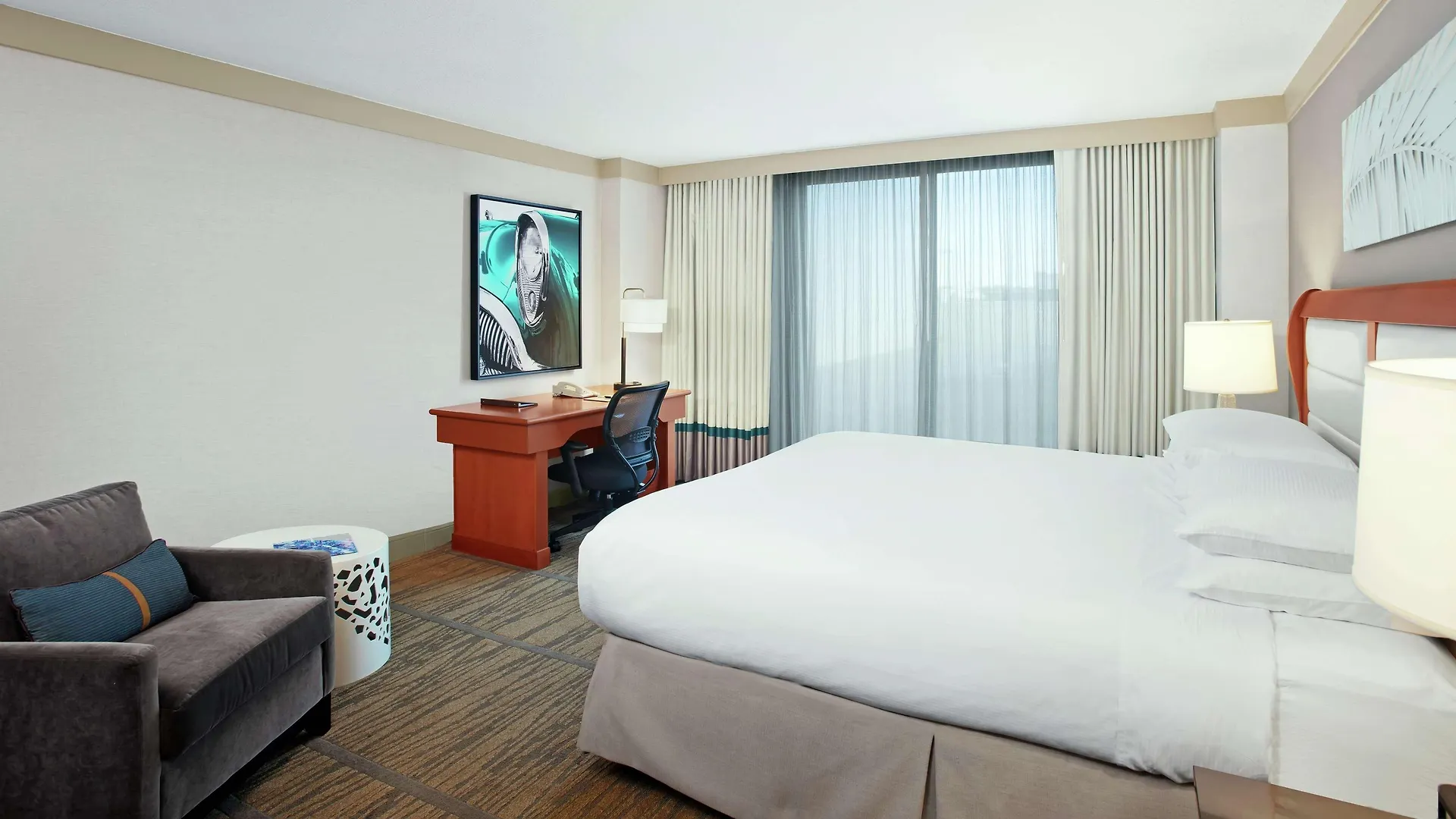 Doubletree By Hilton Airport & Convention Center Miami