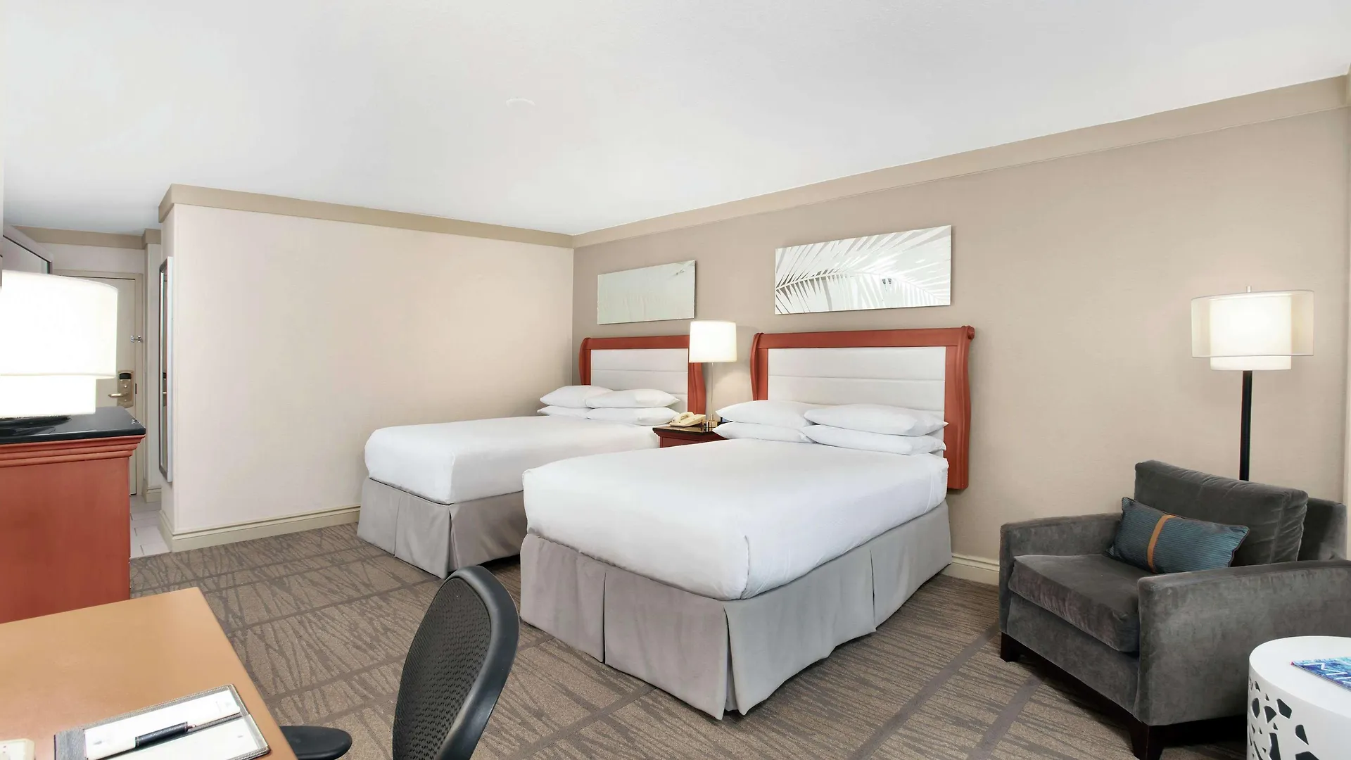 Doubletree By Hilton Airport & Convention Center Miami