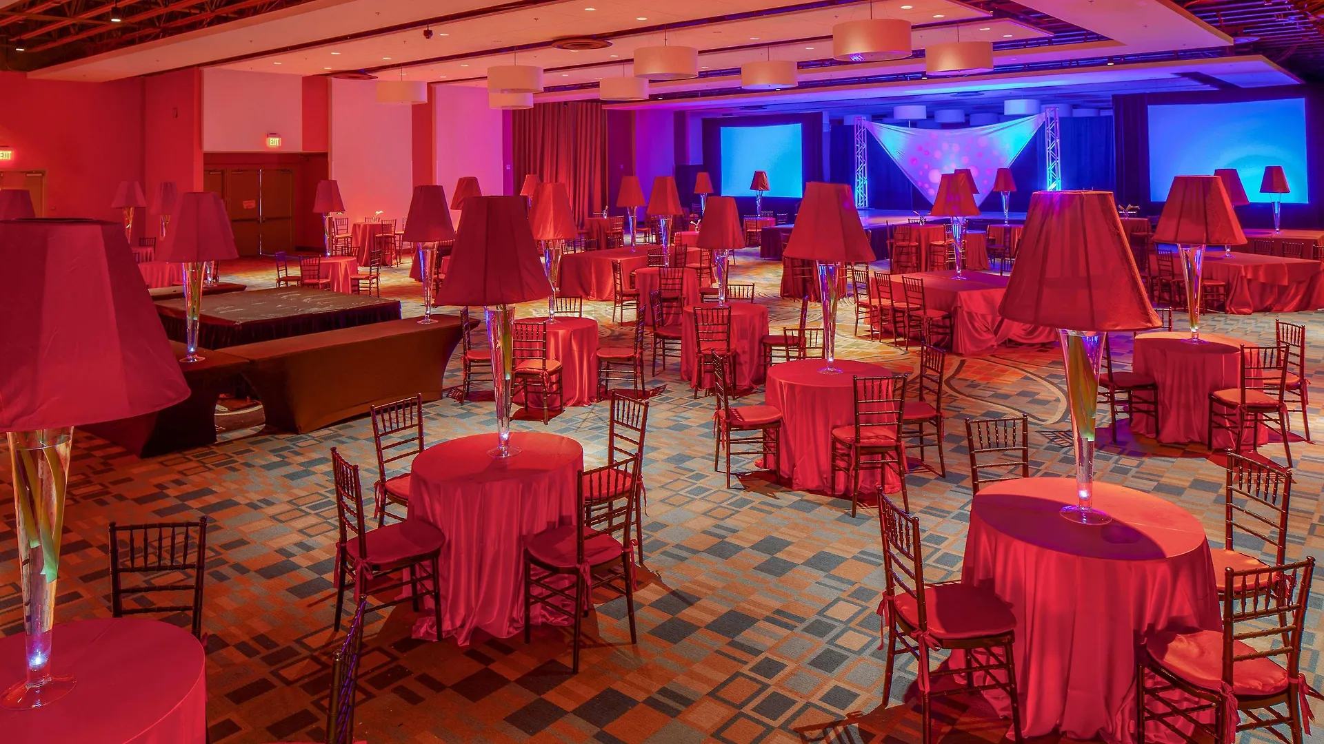 Doubletree By Hilton Airport & Convention Center 4*