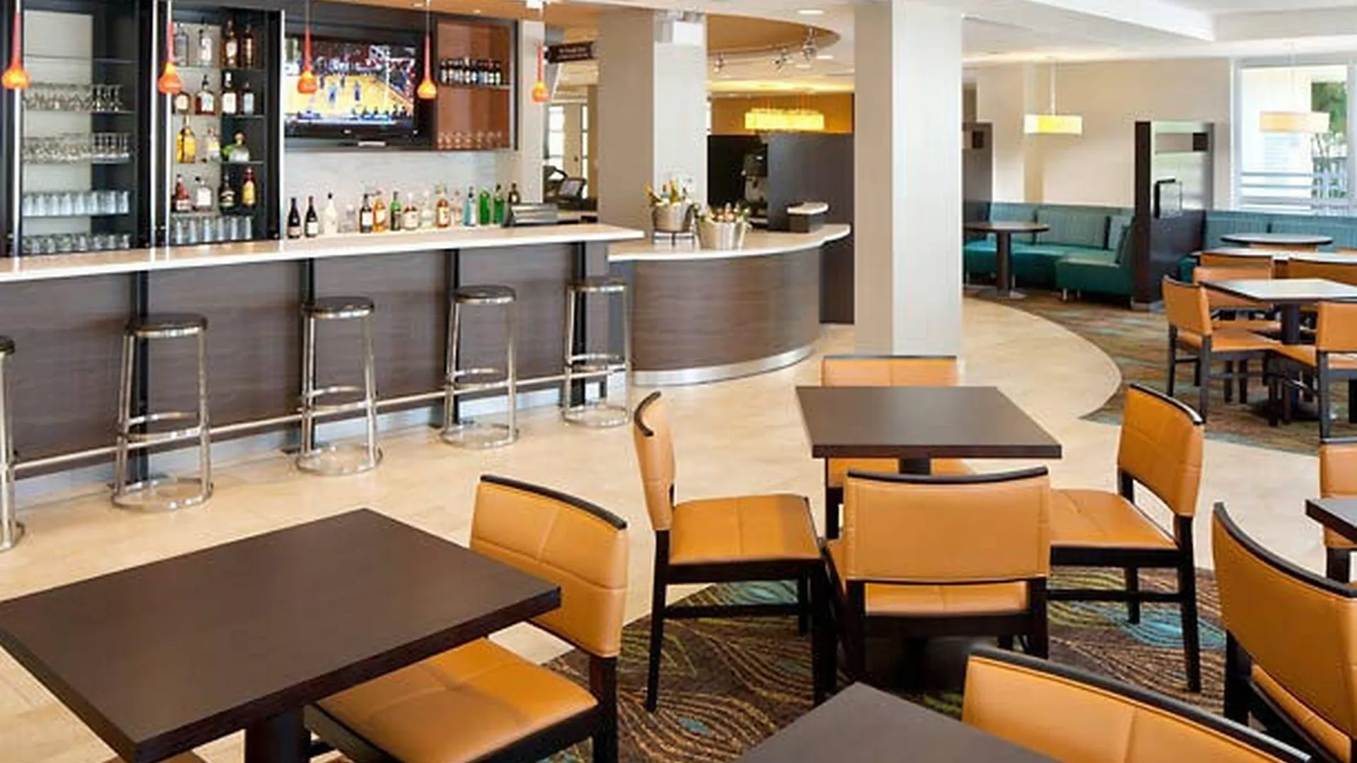 Courtyard Coconut Grove Hotel 3*