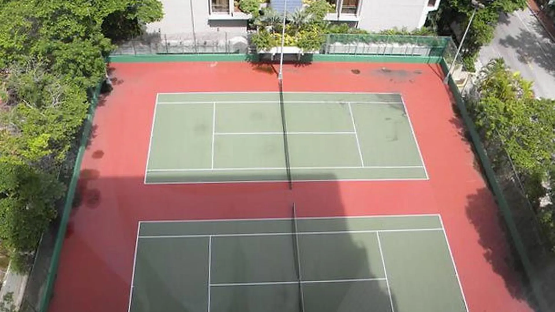 Hotel Courtyard Coconut Grove