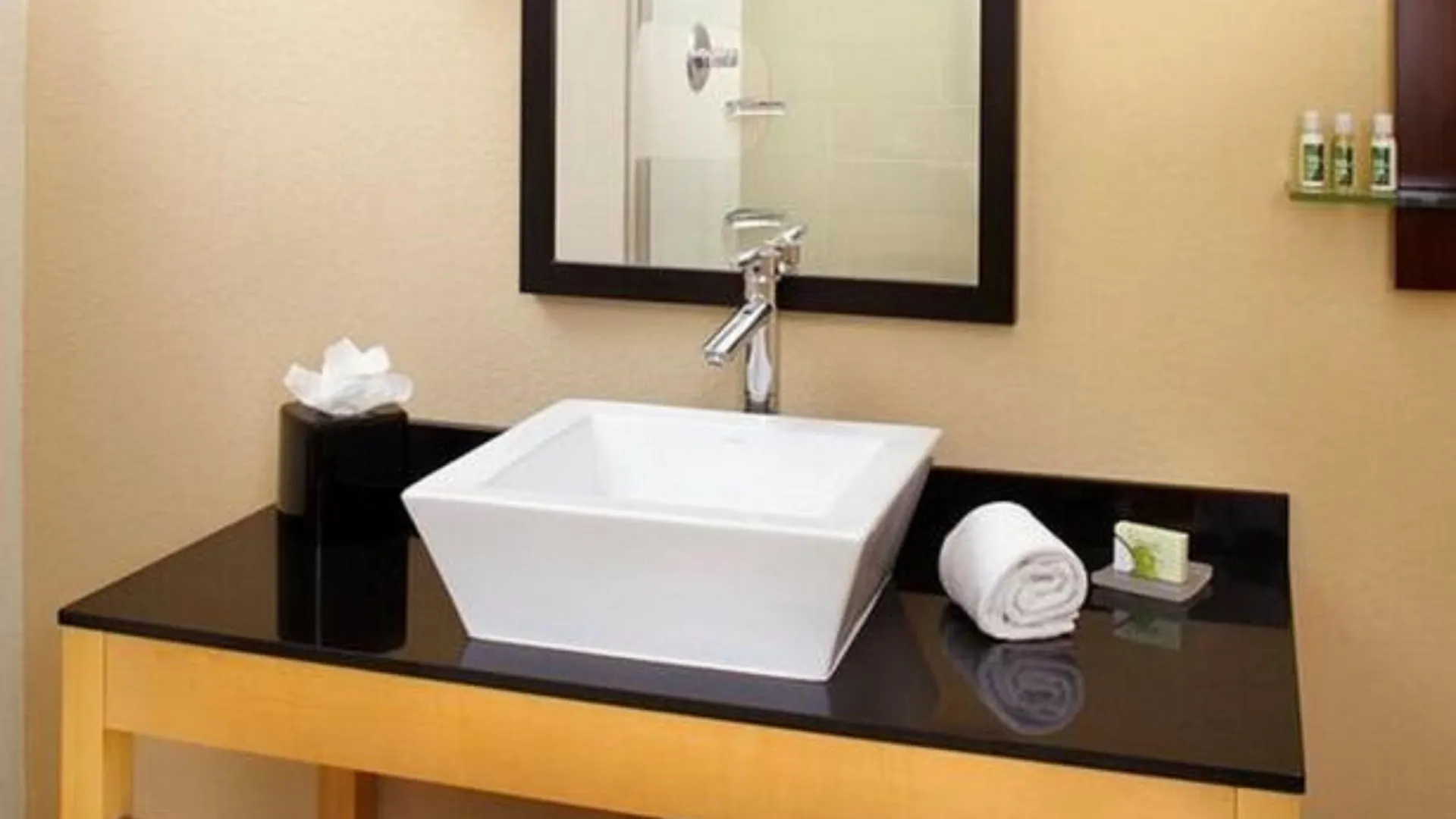 Express Airport-blue Lagoon Area By Ihg Hotel 4*