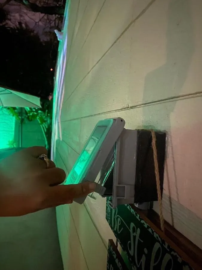 ベッド・アンド・ブレックファスト Tiny Place W Private Hot Jacuzzi 7 Min To International Airport マイアミ