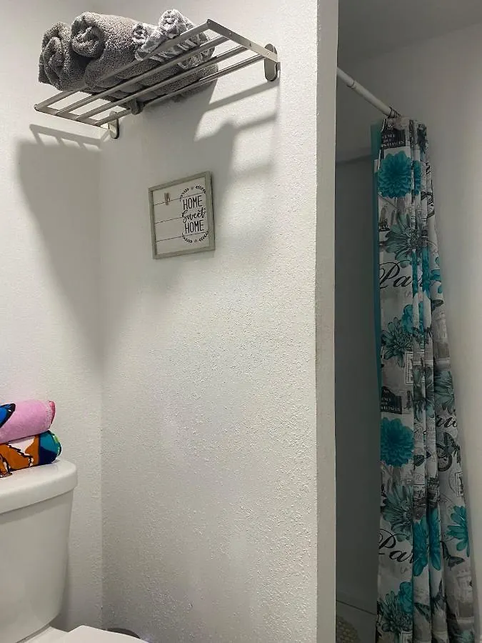 ベッド・アンド・ブレックファスト Tiny Place W Private Hot Jacuzzi 7 Min To International Airport *