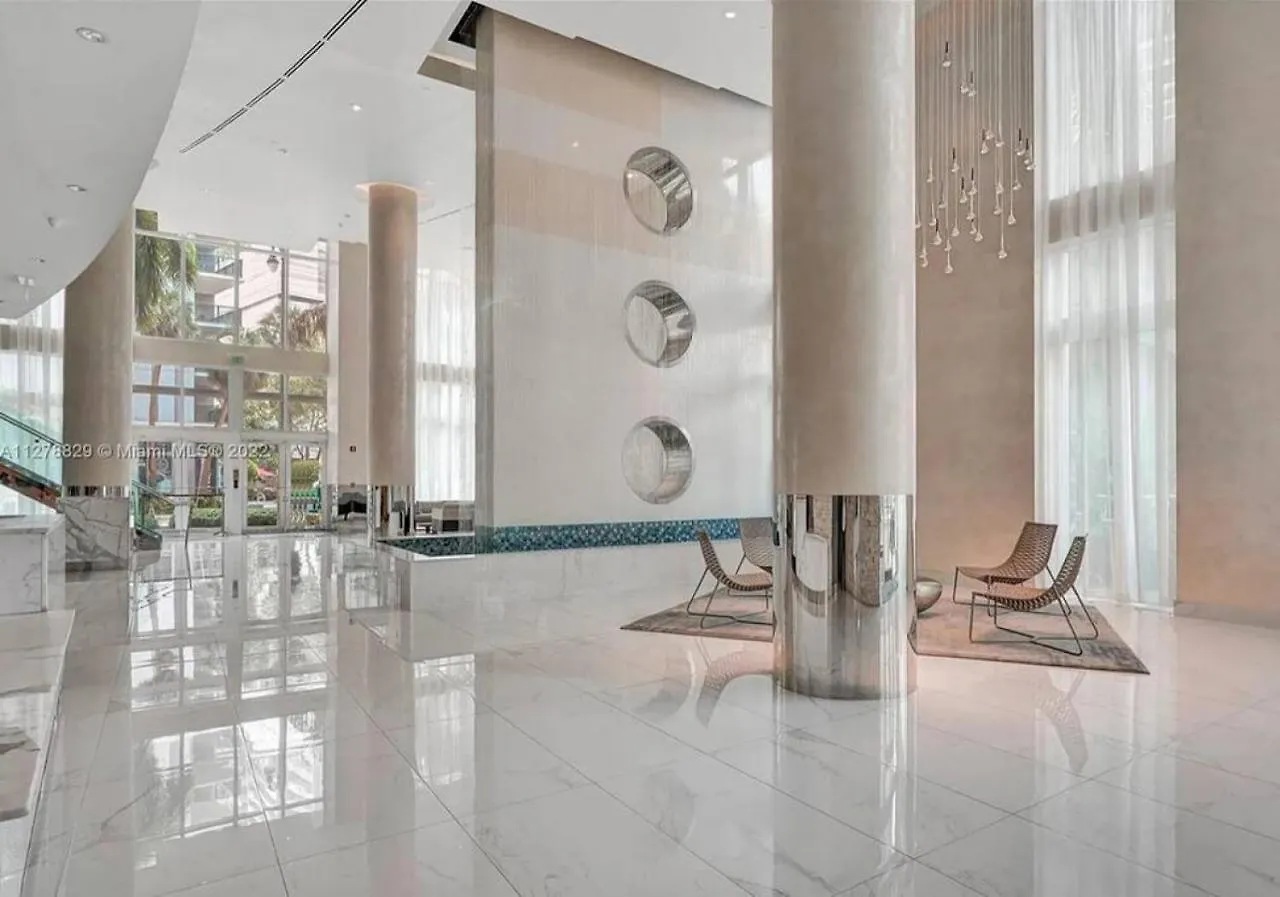 Amazing Loft Style 1 Bed With Water And City Views *