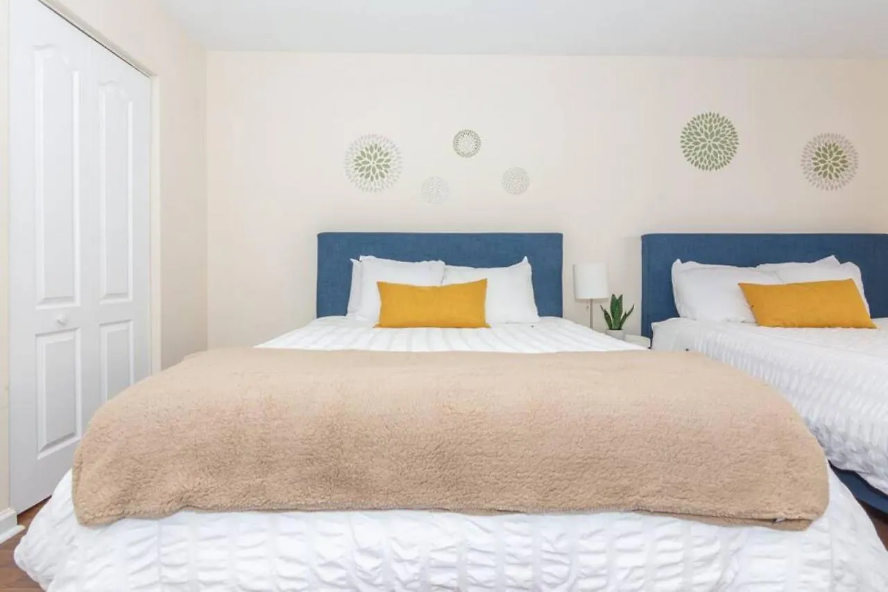 Absolutely Beautiful 1 Bedroom Paradise With A Huge Balcony *