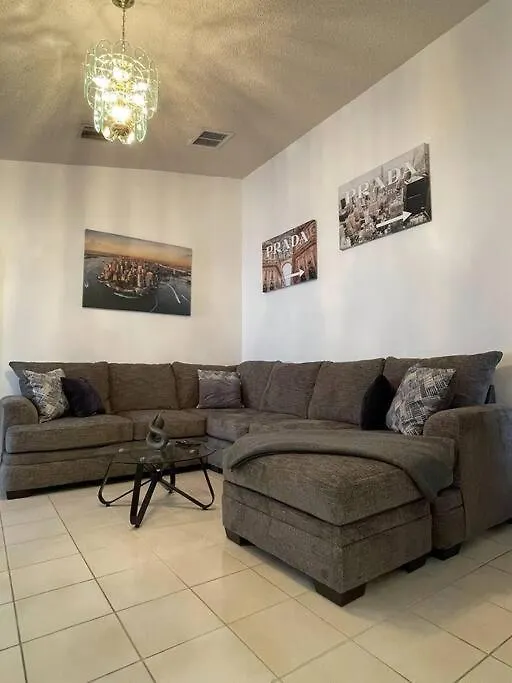 Modern 3-bedroom W/ Backyard * Μαϊάμι