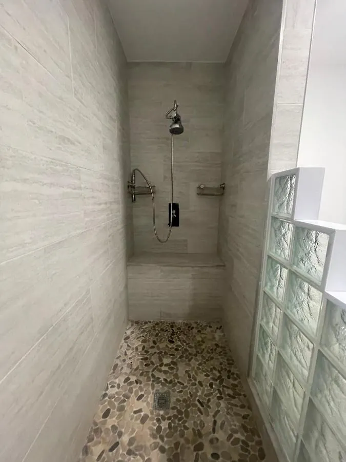 Cozy Triplex Centrally Located * Miami