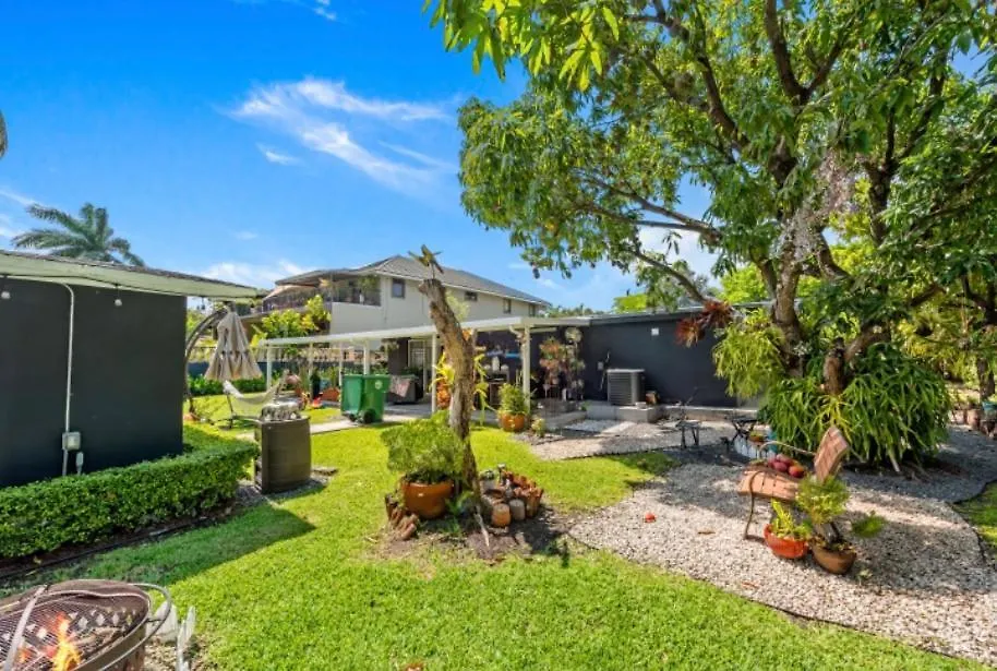 Cozy Triplex Centrally Located Ferienhaus *