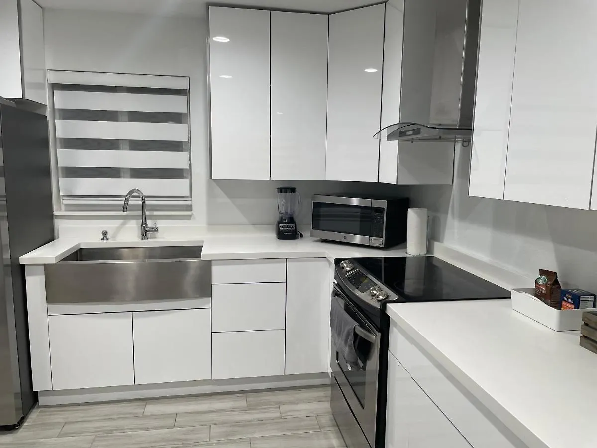 Cozy Triplex Centrally Located Miami