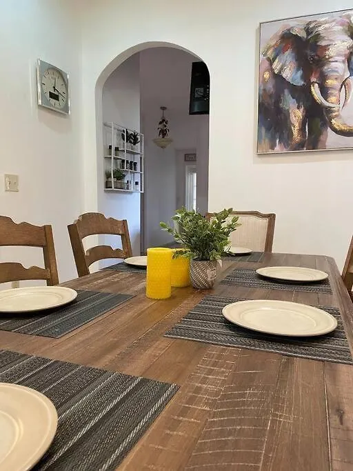 Modern 3-bedroom W/ Backyard Μαϊάμι