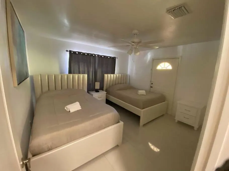 Modern 3-bedroom W/ Backyard Μαϊάμι
