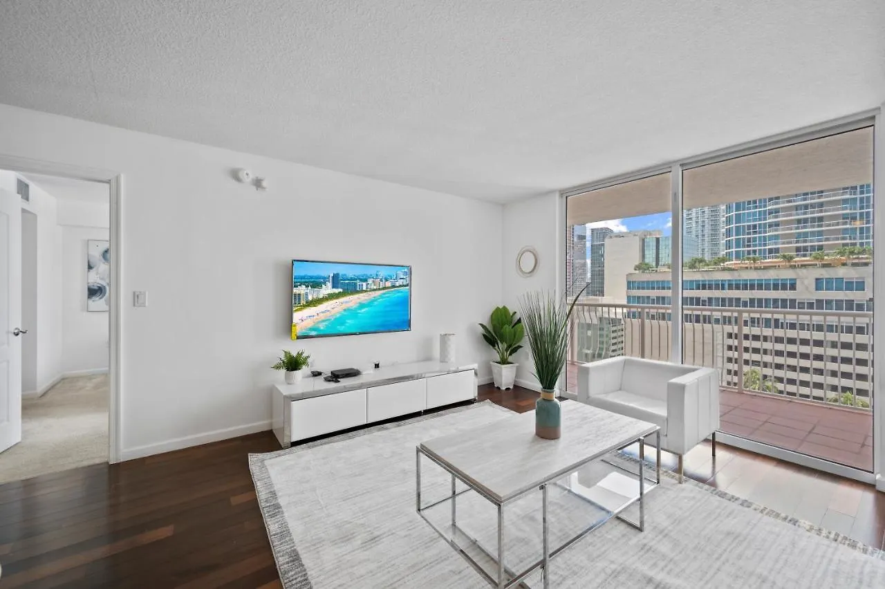 Private Unit With Amenities And Parking 迈阿密