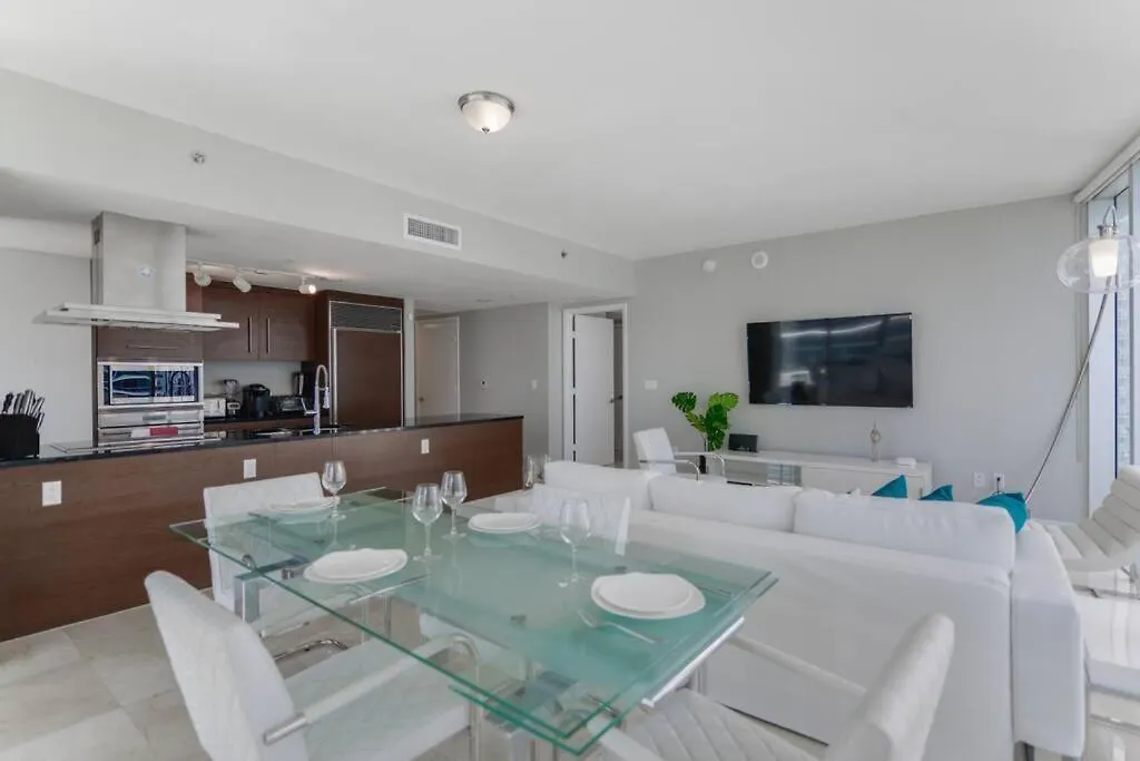 Wonderful 2 Bedroom Icon Brickell With Pool *