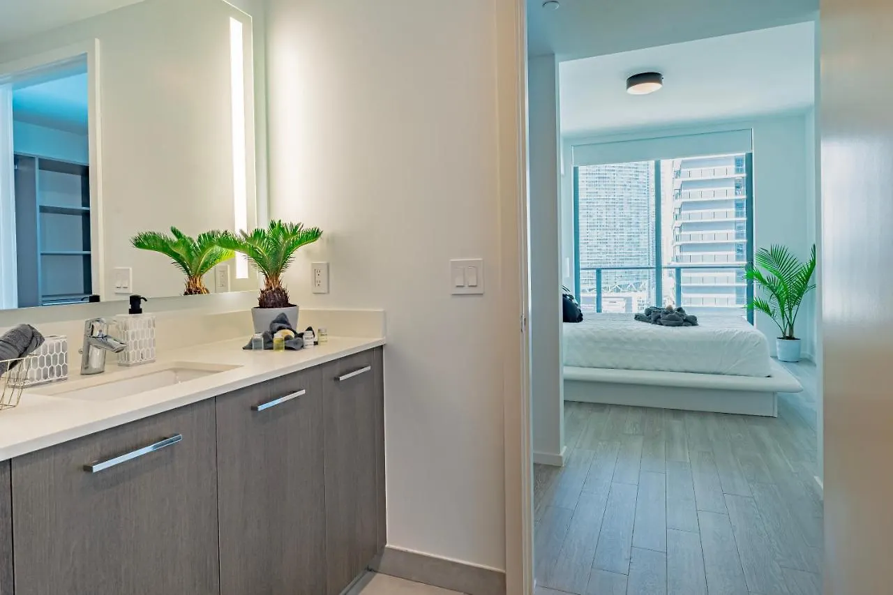 Luxurious 2-bed With Breathtaking Bay Views!!