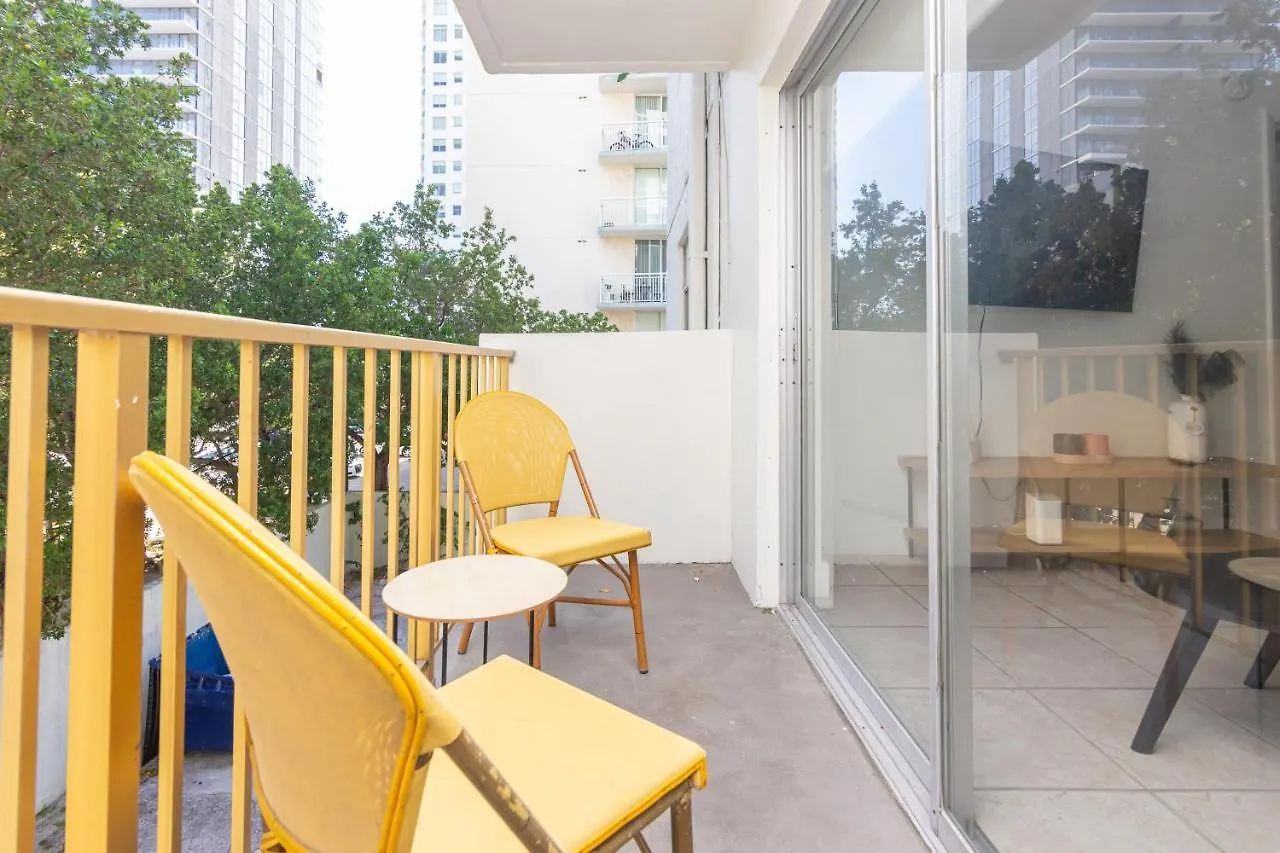 One Bedroom - With Parking & Balcony - Heart Of Wynwood *