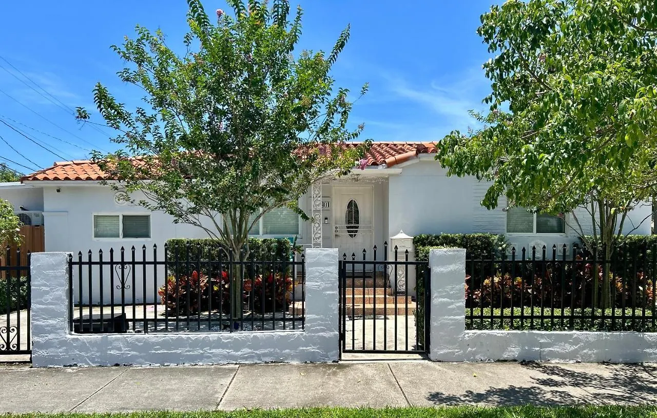 Holiday home Main House 3 Bed 2 Bath & 1 Bed 1 Bath Miami