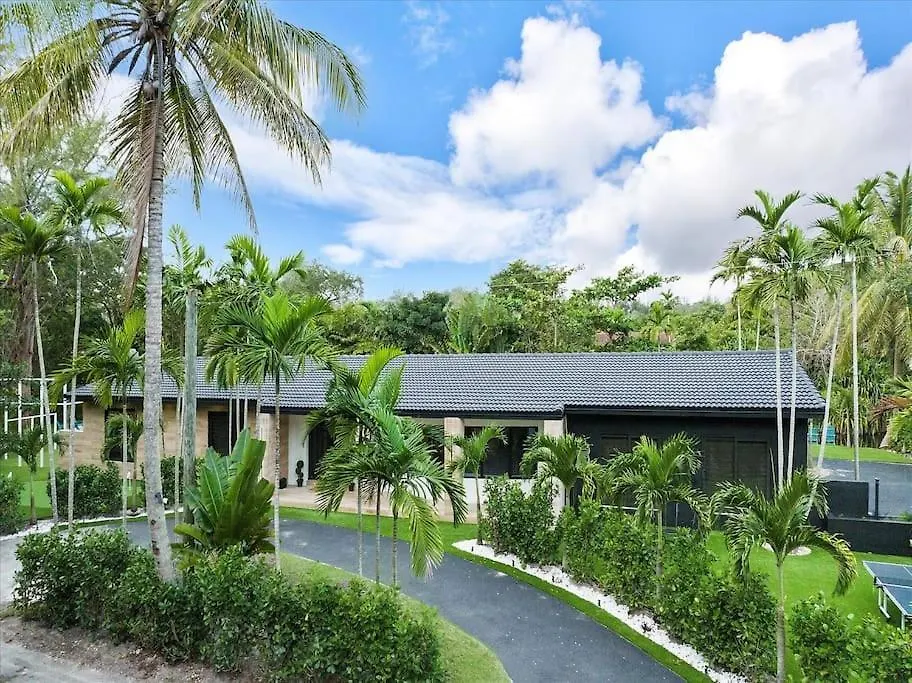 Villakobo Heated Pool Bar Tennis Golf 度假居