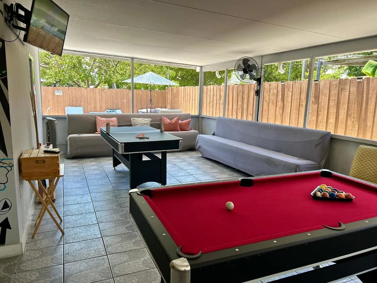 Main House 3 Bed 2 Bath & 1 Bed 1 Bath Miami