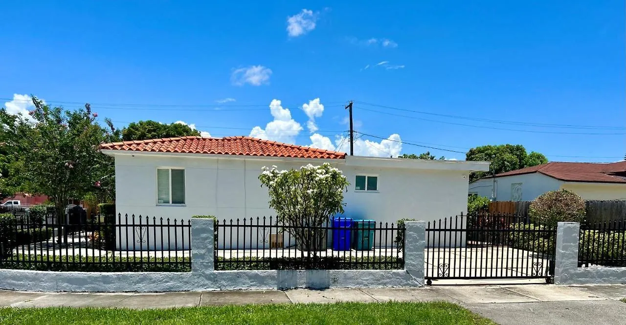 Main House 3 Bed 2 Bath & 1 Bed 1 Bath Holiday home